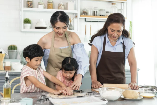 Employer Baking With Indonesian Maid Myanmar Maid from Hire A Maid