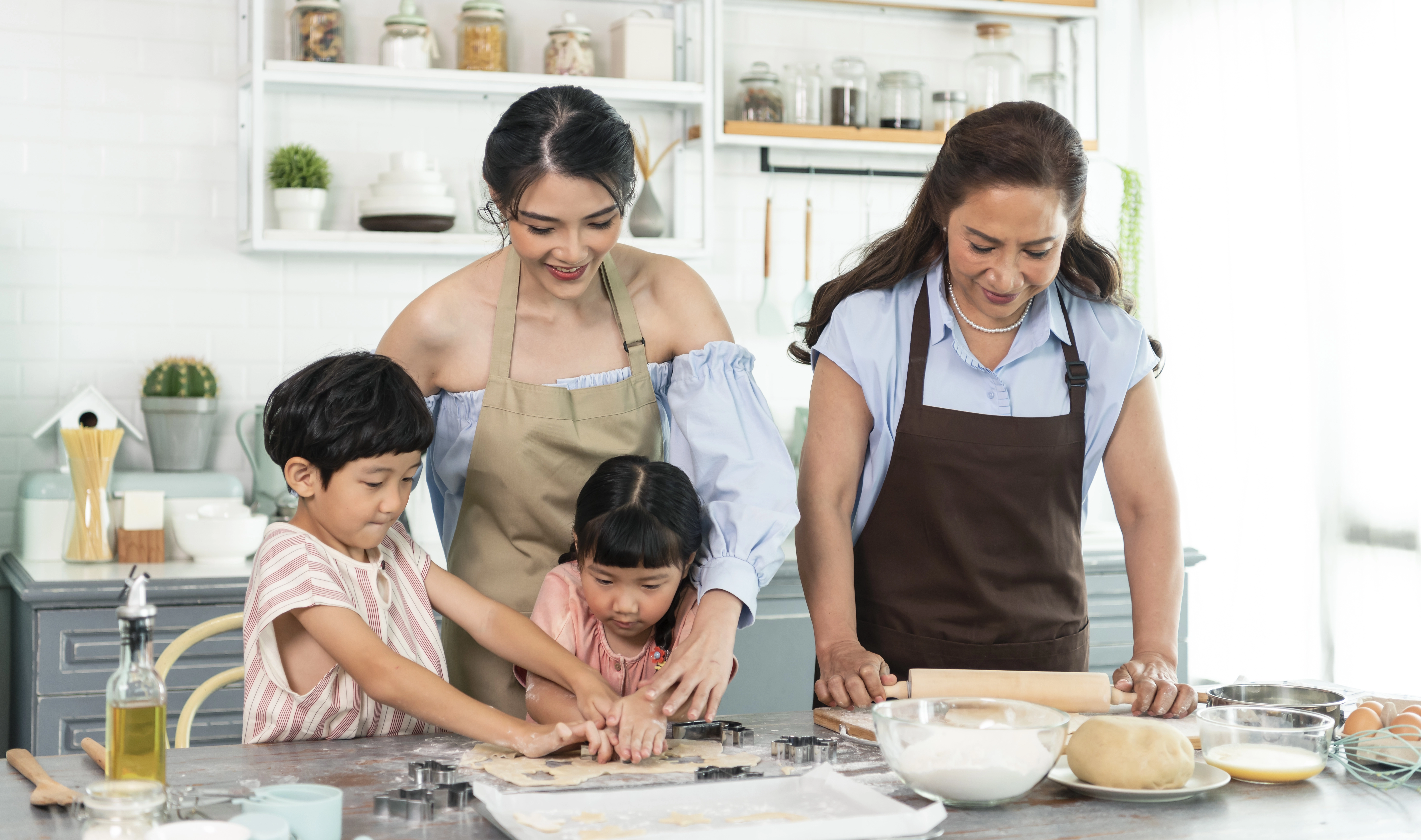 Employer Baking With Indonesian Maid Myanmar Maid from Hire A Maid